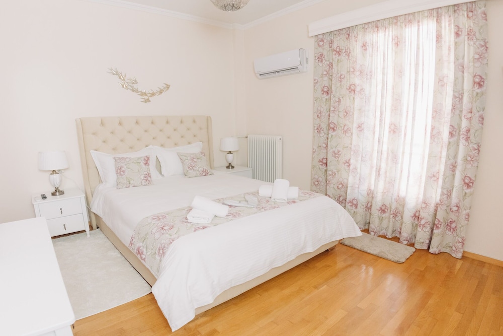 City Apartment, Multiple Bedrooms, Kitchen, City View
