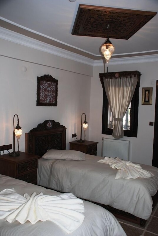 Standard Room, Multiple Beds - Photo 1