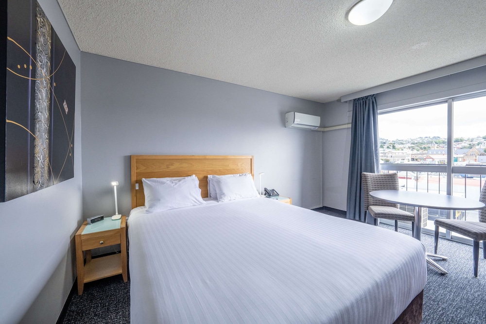 Suite, 1 King Bed, Non Smoking, Balcony photo 3