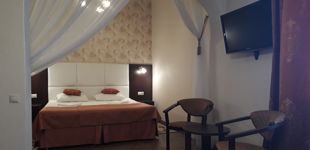Family Quadruple Room, 1 King Bed with Sofa bed, Non Smoking, City View