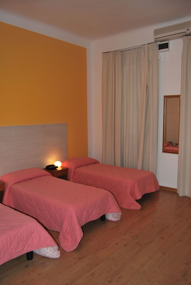 Classic Triple Room, 1 Bedroom, Private Bathroom