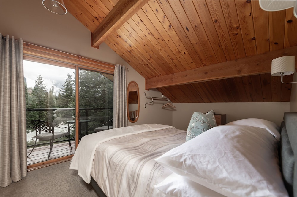 Superior Room, 1 Queen Bed photo 1