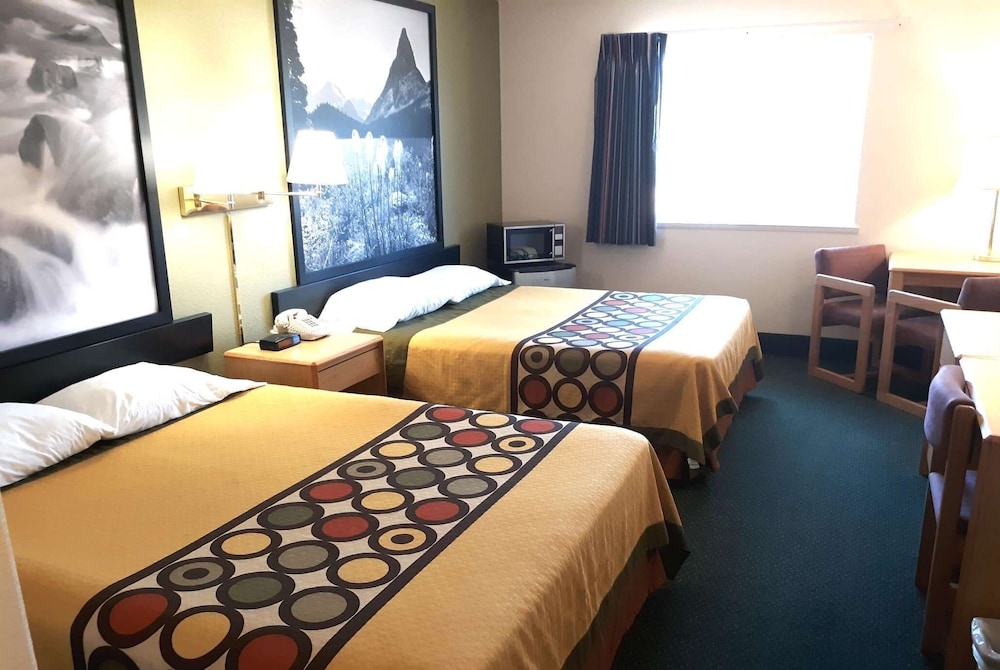 Room, 2 Queen Beds, Non Smoking - Photo 5