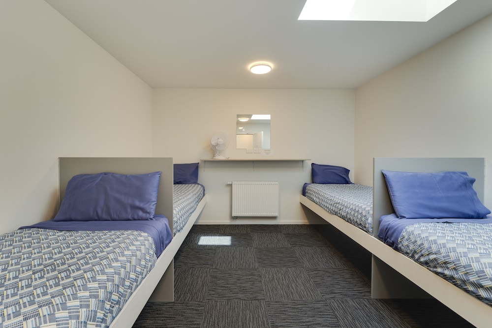 4 Bed Room photo 1