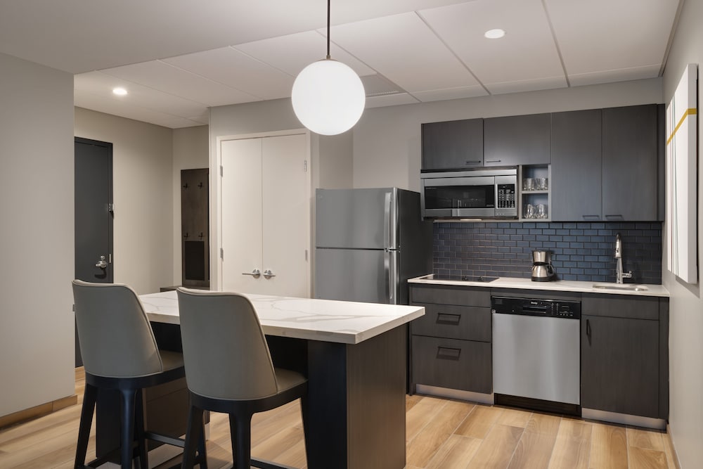 Suite, 1 Bedroom, Accessible (Roll-In Shower)