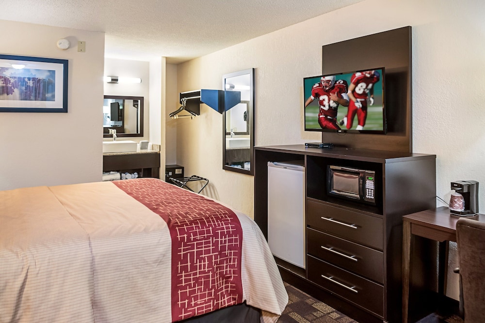 Deluxe Room, 1 King Bed, Non Smoking photo 2