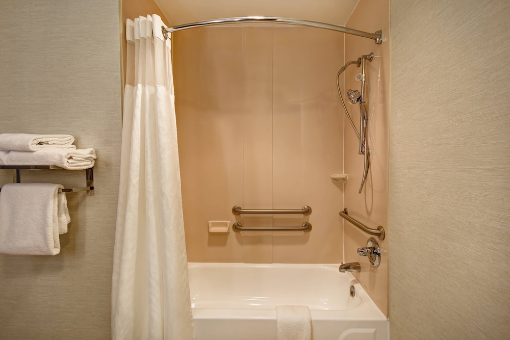 Room, 2 Queen Beds - Photo 6