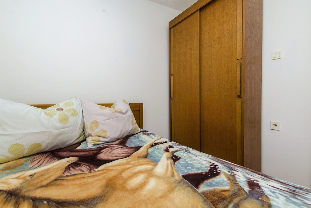 Apartment (A2)