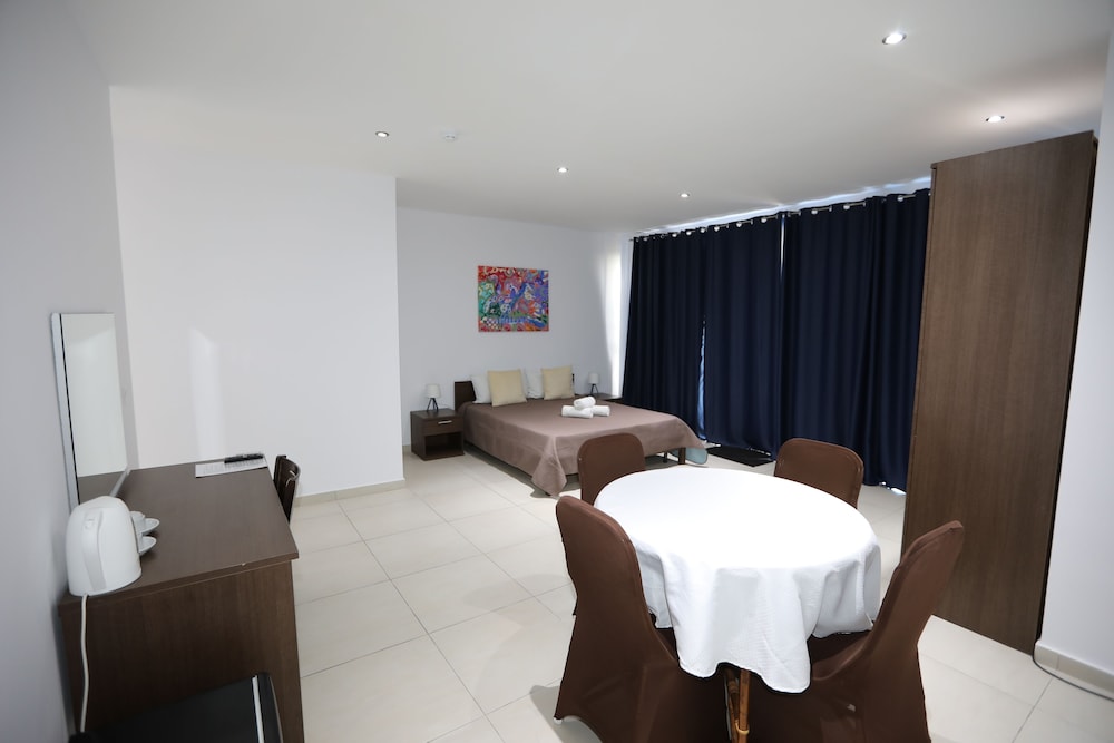 Room 60 Penthouse Luxury Suite - 1 Double bed and 1 Sofa Double bed