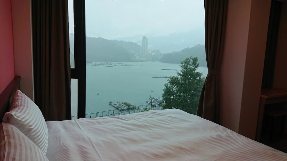 Standard Double Room, 1 Double Bed, Lake View photo 2