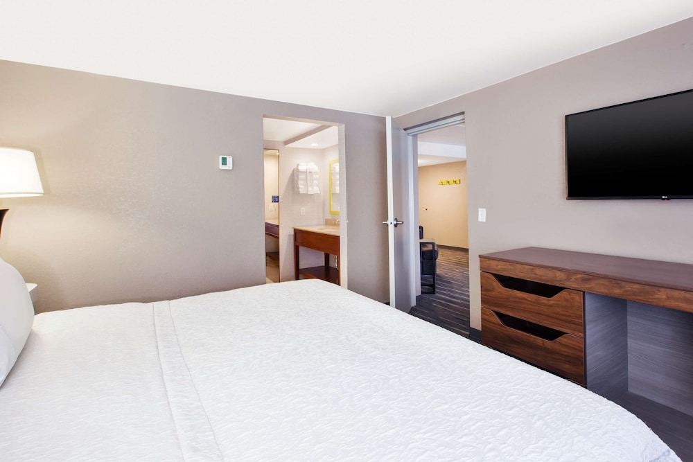 Suite, One King Bed, Non-Smoking - Photo 3