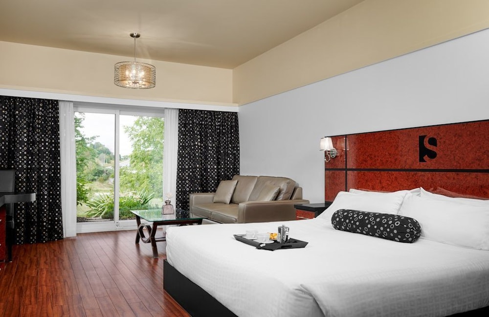 Room, 1 King Bed, River View