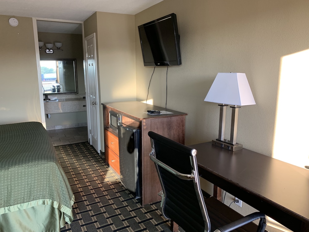 Standard Room, 2 Queen Beds, Smoking photo 1