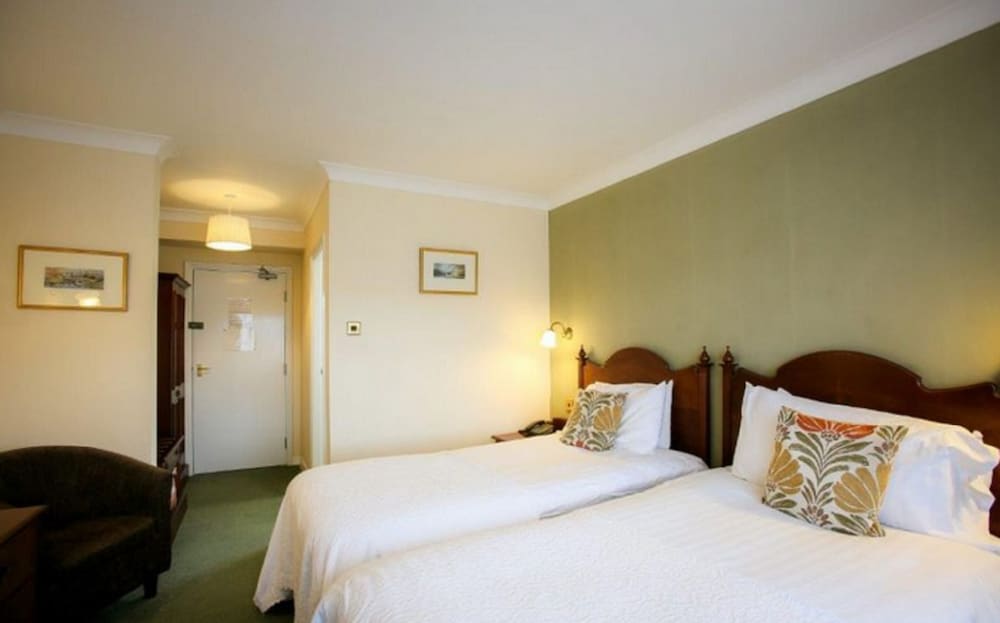 Superior Twin Room, Hill View photo 3