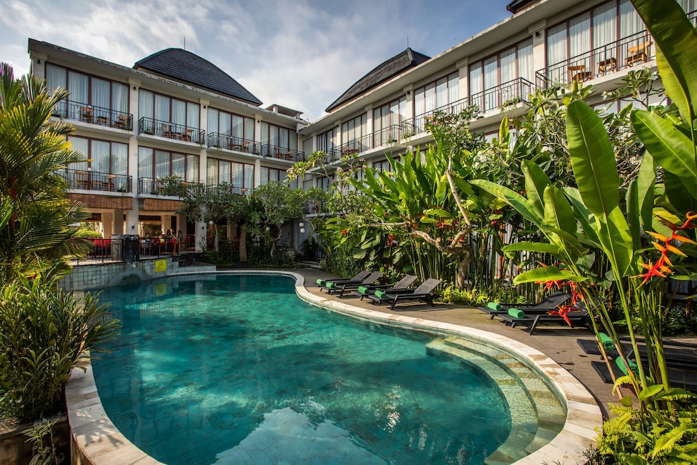 Deluxe Room, Pool View photo 2