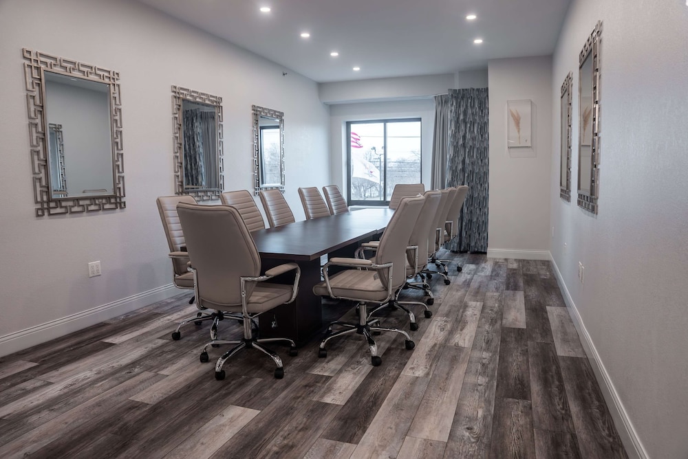 Suite, 2 Queen Beds, Kitchen (Conference Suite) - Photo 3