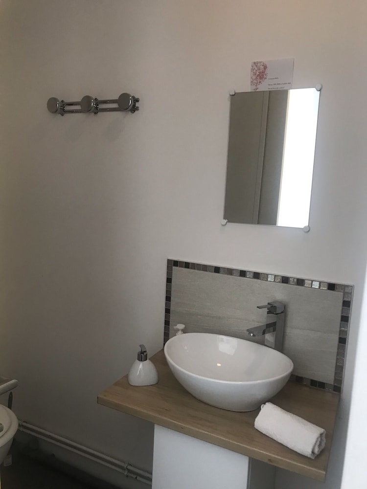Basic Double Room photo 2
