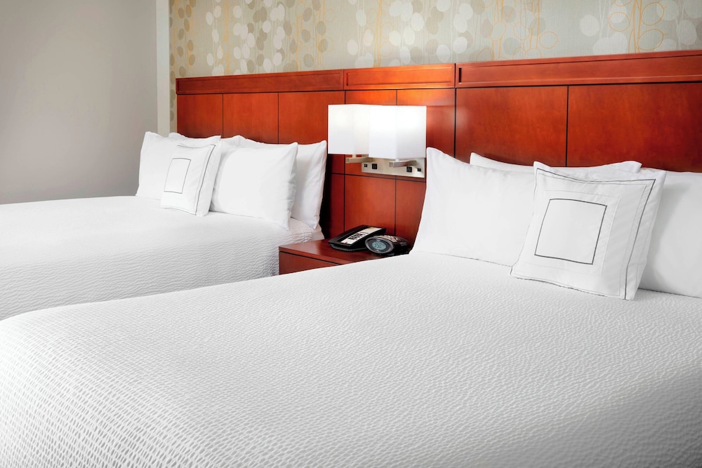 Room, 2 Queen Beds (Mobility/Hearing Accessible, Tub) - Photo 2