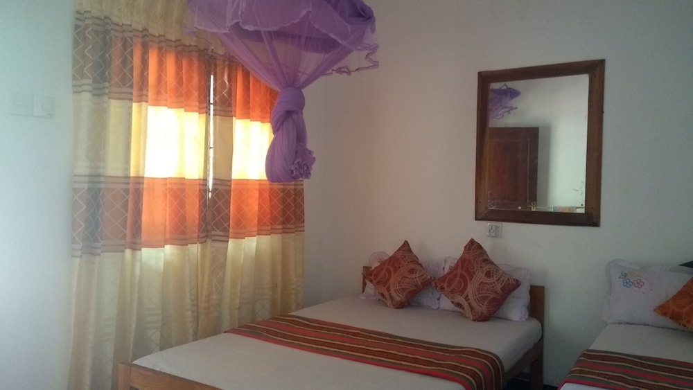 Standard Double Room, Multiple Beds, Non Smoking photo 3