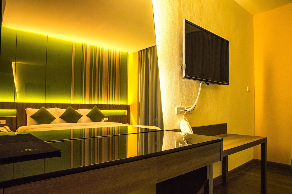 Deluxe Room - Photo 13