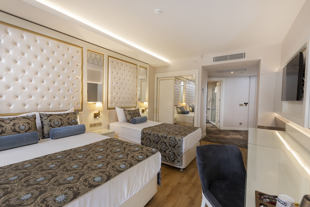 Standard Room, Partial Sea View