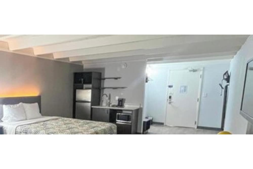 Standard Room, 1 King Bed, Non Smoking, Kitchen
