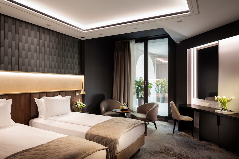 Two-Bedroom Suite - Photo 7