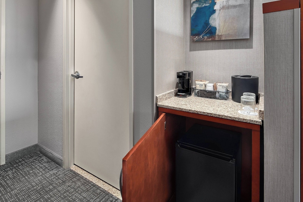 Room, 2 Queen Beds (Hearing Accessible) - Photo 1