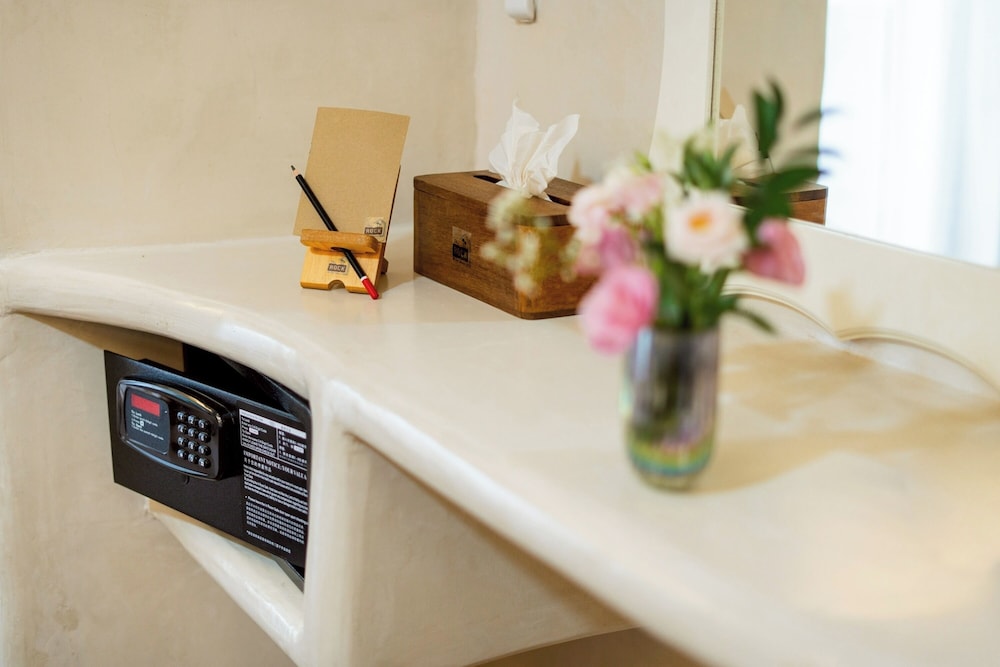 Beachfront Cave Family 2 Bedrooms - Photo 13