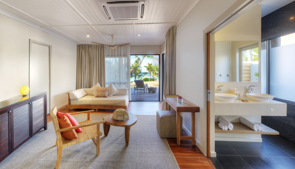 Beachfront Retreat photo 2