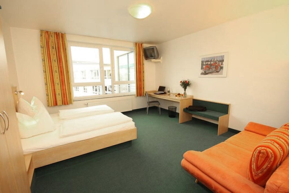 Family Studio, Non Smoking, Kitchenette (Plus)
