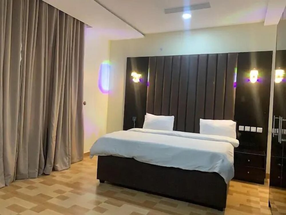 Deluxe Room, Balcony, City View photo 3
