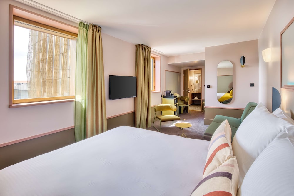 Classic Room, Multiple Beds, Non Smoking - Photo 13