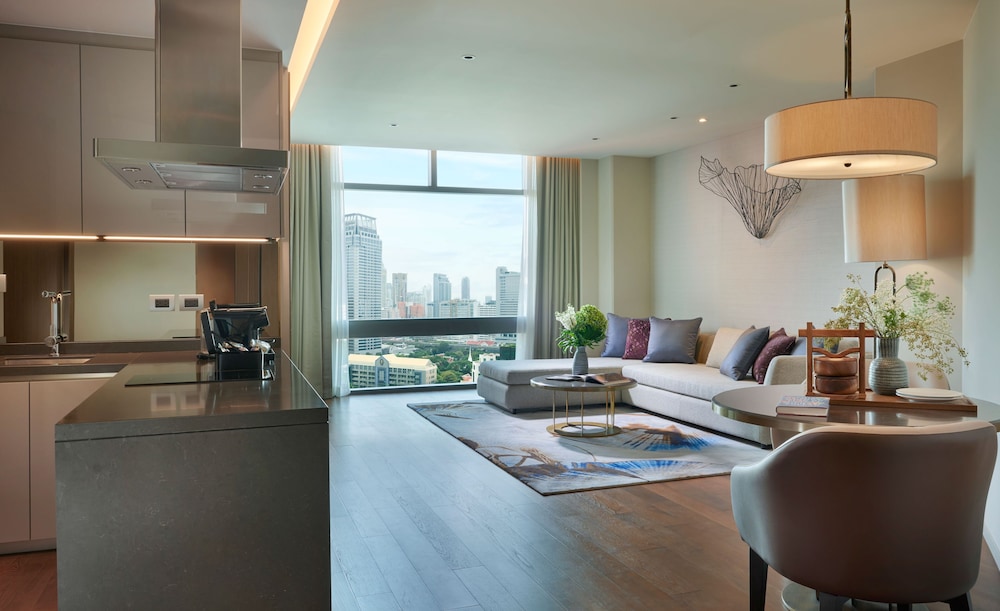 One Bedroom Suite Double Room thumbnail 6