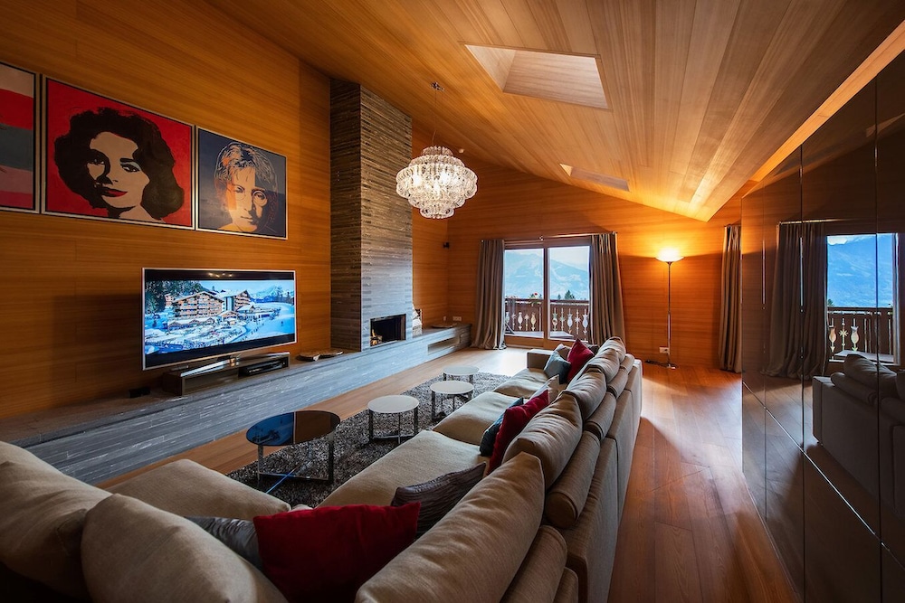 Penthouse (Modern) - Photo 3