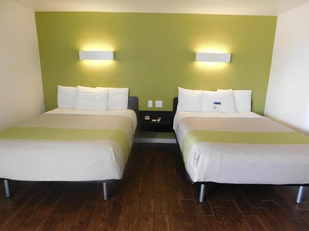 Classic Room, 2 Queen Beds, Non Smoking - Photo 1
