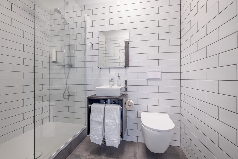 Premium Triple Room with 1 Double Bed and 1 Single Bed photo 3