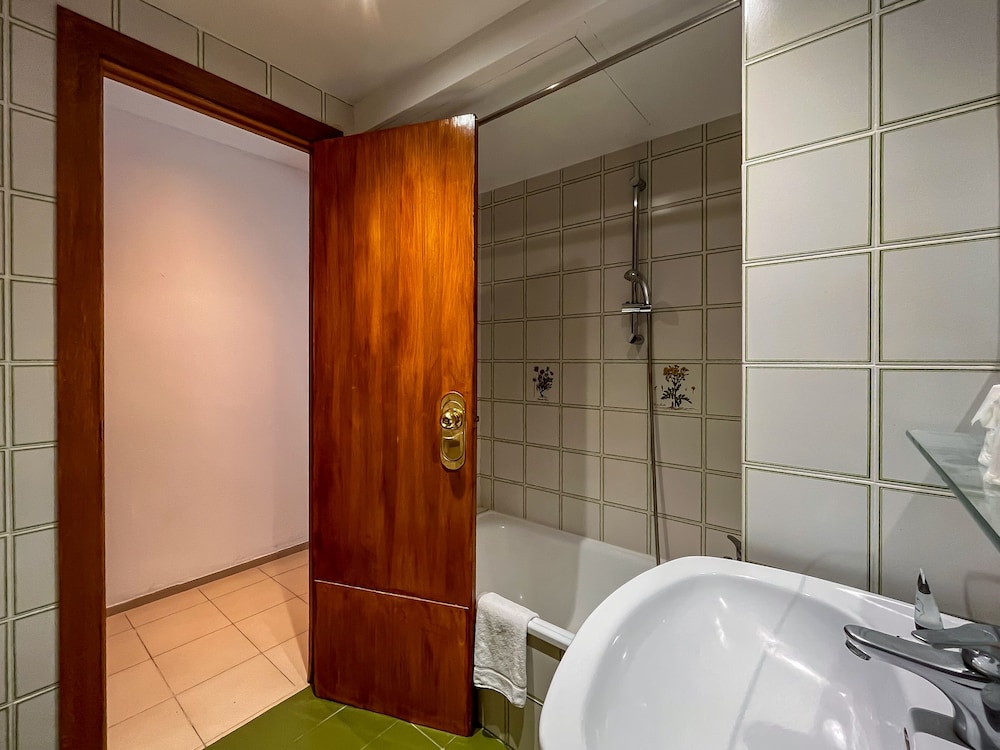 Standard Double Room, Balcony - Photo 24