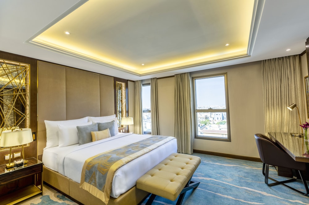 Senior Suite - Photo 1