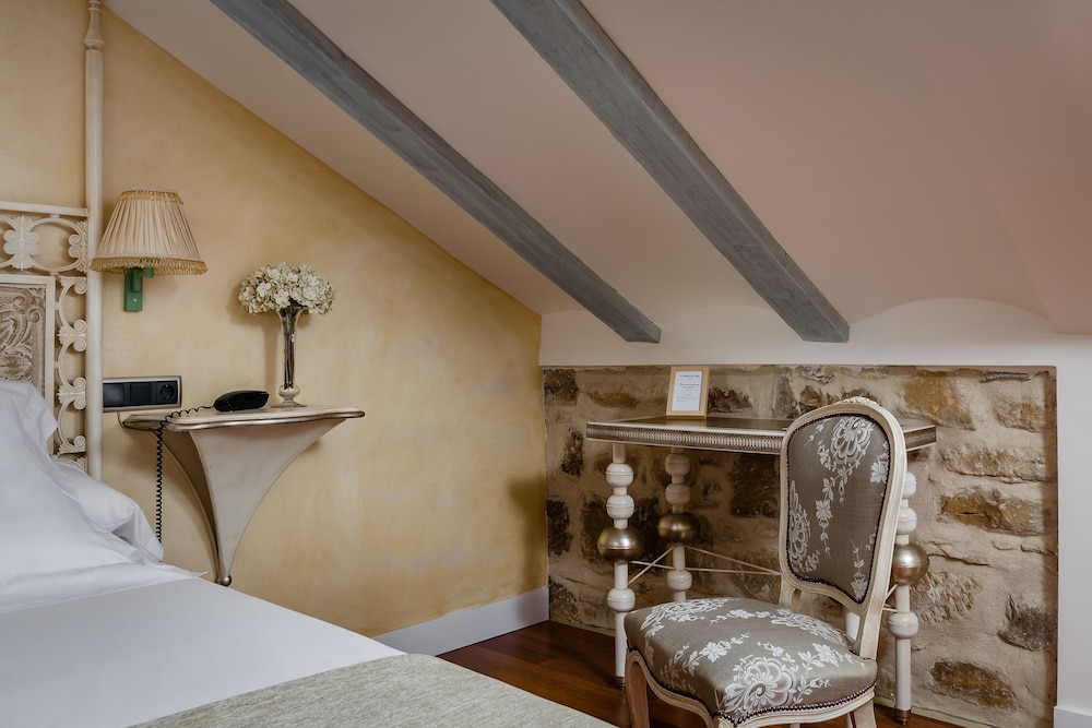 Standard Double or Twin Room - Photo 7