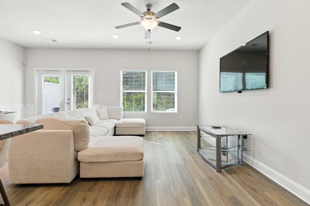 Townhome, 3 Bedrooms photo 1