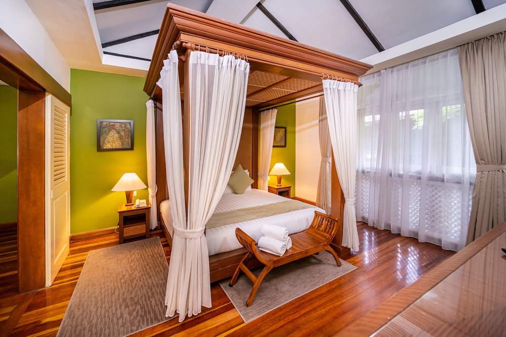 One Bedroom Sea View Suite - Photo 2