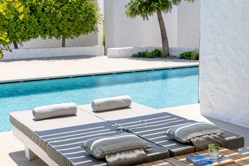 Junior Suite, Sharing Pool, 1 King thumbnail 6