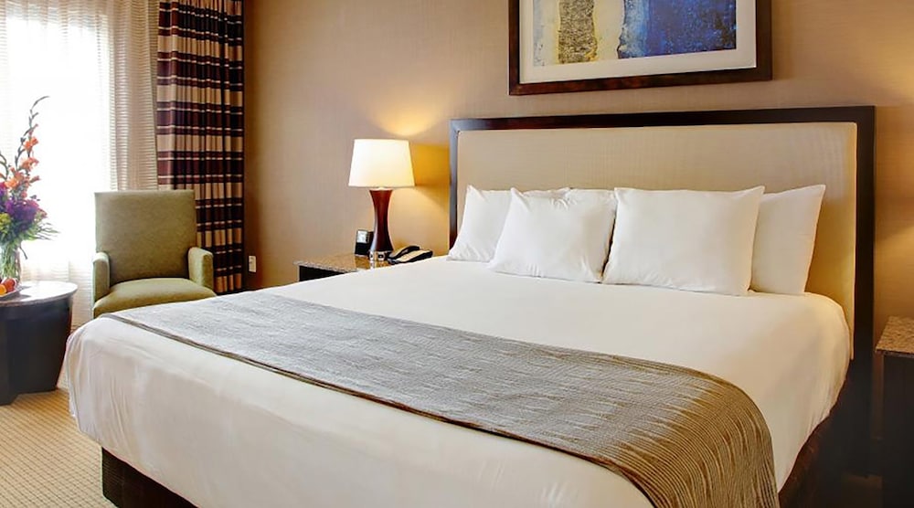 Room, 1 King Bed (South Tower King) - Photo 2