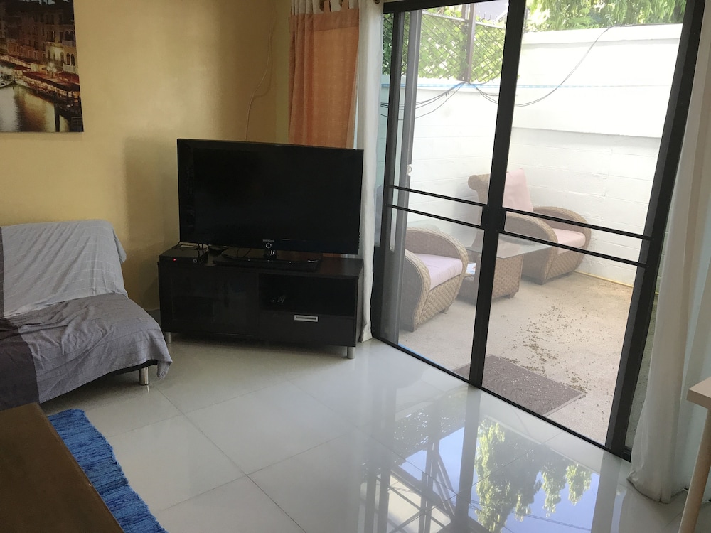 Basic Apartment, 1 Bedroom, Kitchen, Ground Floor photo 3