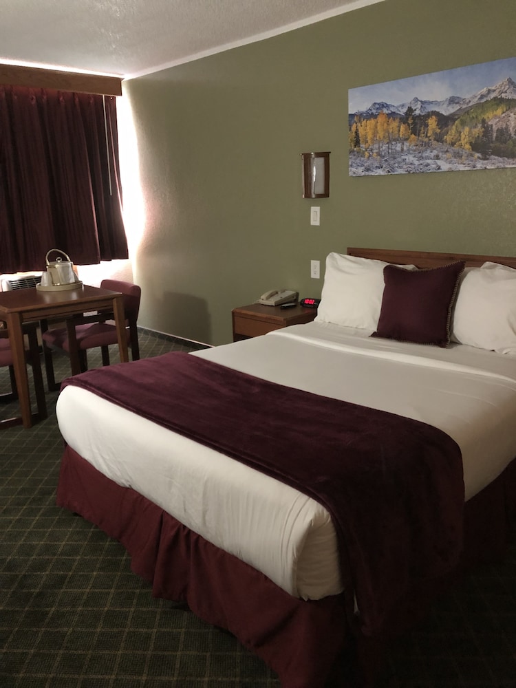 Deluxe Room, 1 Queen Bed photo 3