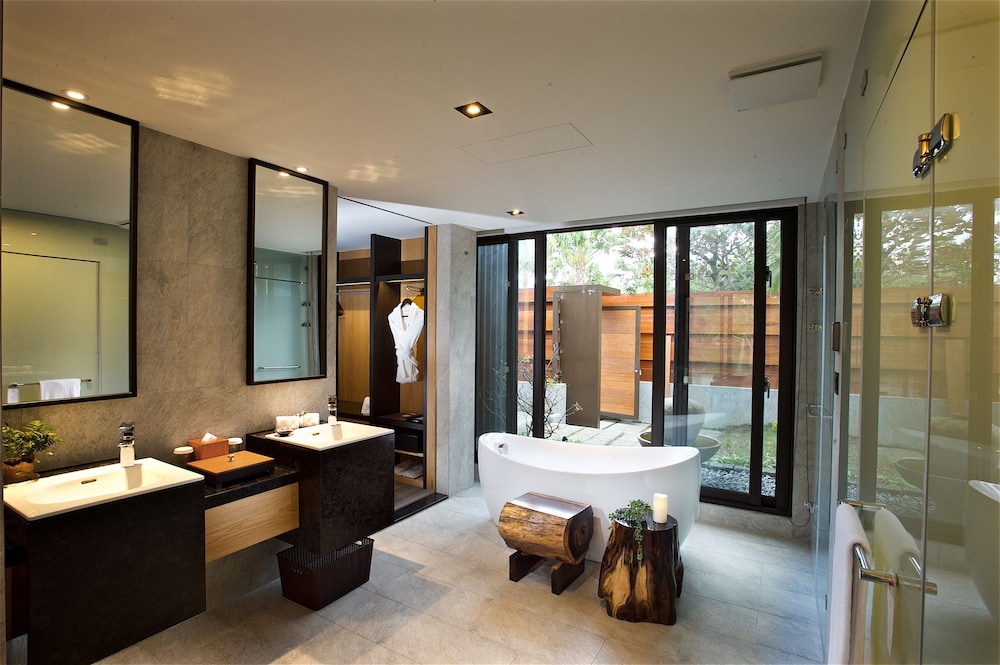 Elegant Chamomile Villa photo 3