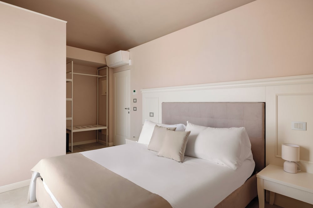 Standard Double Room, Courtyard View photo 3