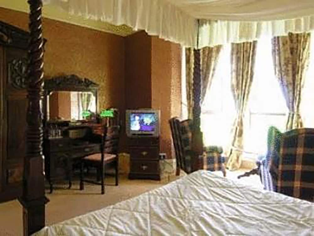 Double or Twin Room - Photo 9