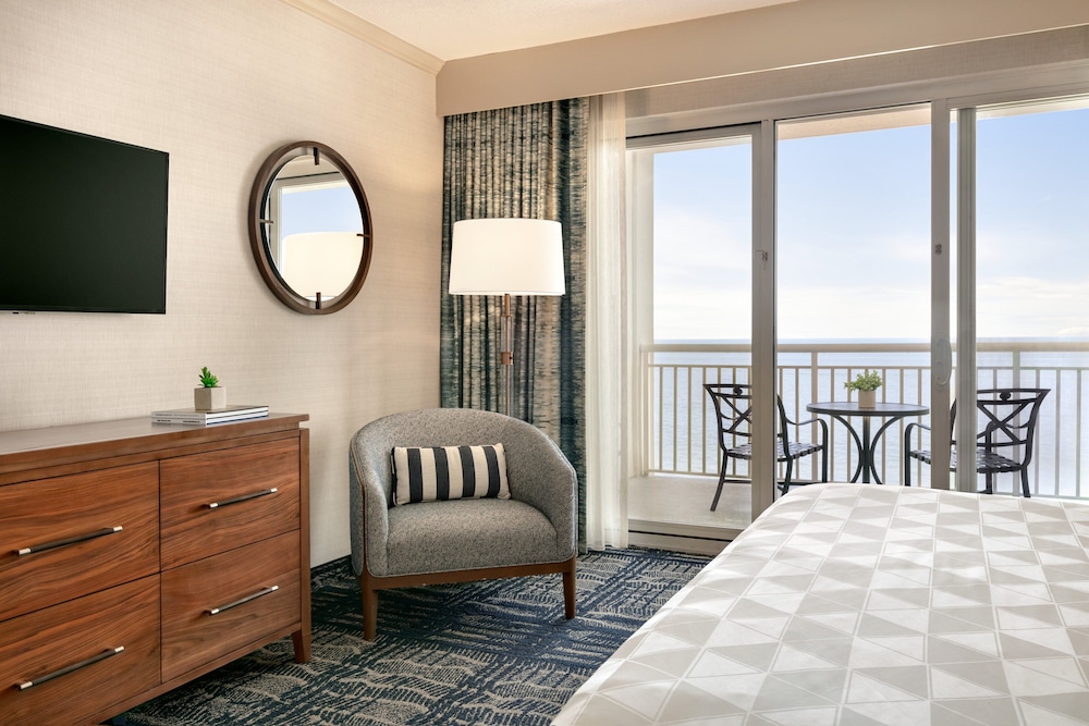 Suite, 1 Bedroom, Corner (Oceanfront) - Photo 6